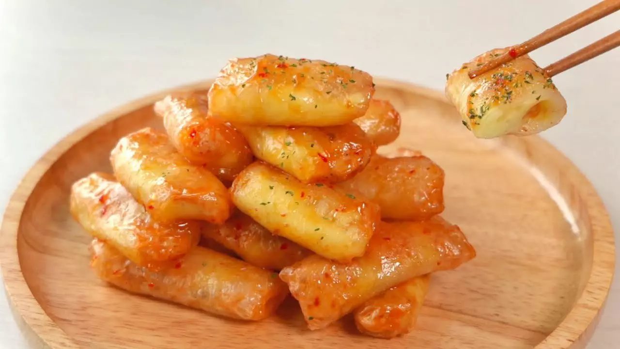 Thumbnail for 쫄깃하고 맛있는 치즈 치킨롤 만들기