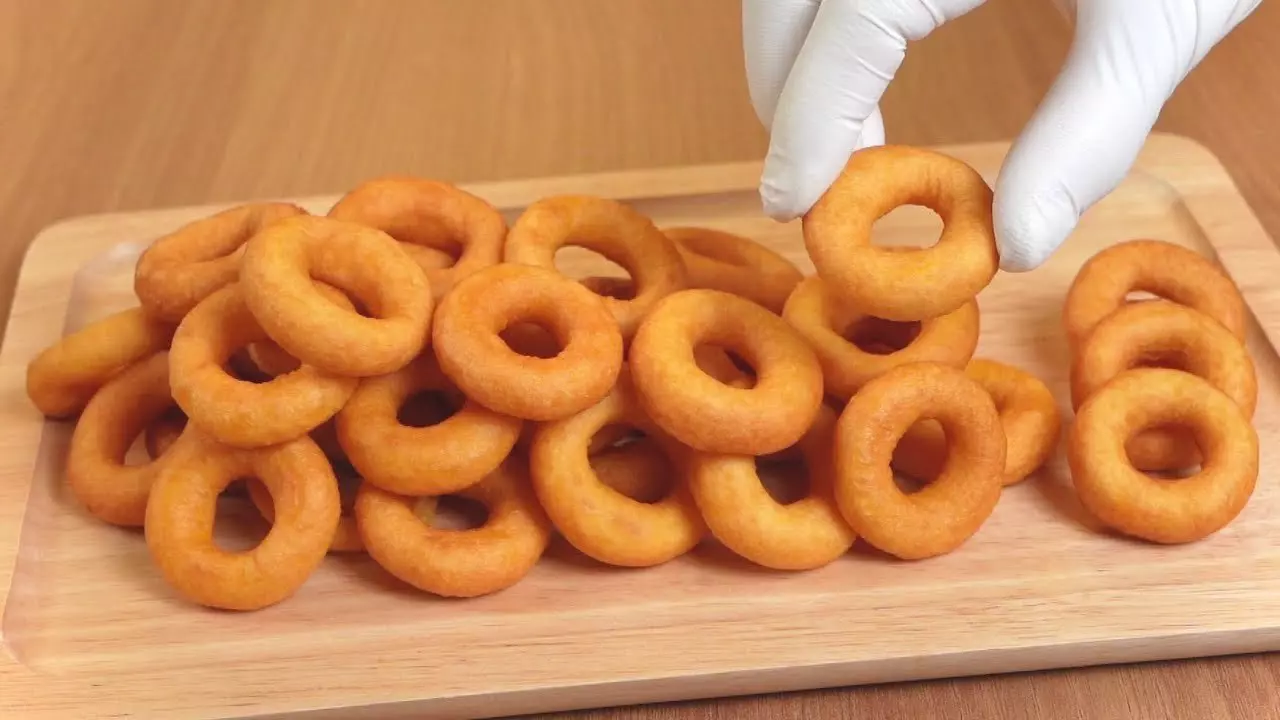 Thumbnail for 집에 고구마 있으면 도넛으로 만들어 보세요. 맛있어서 순식간에 없어집니다!