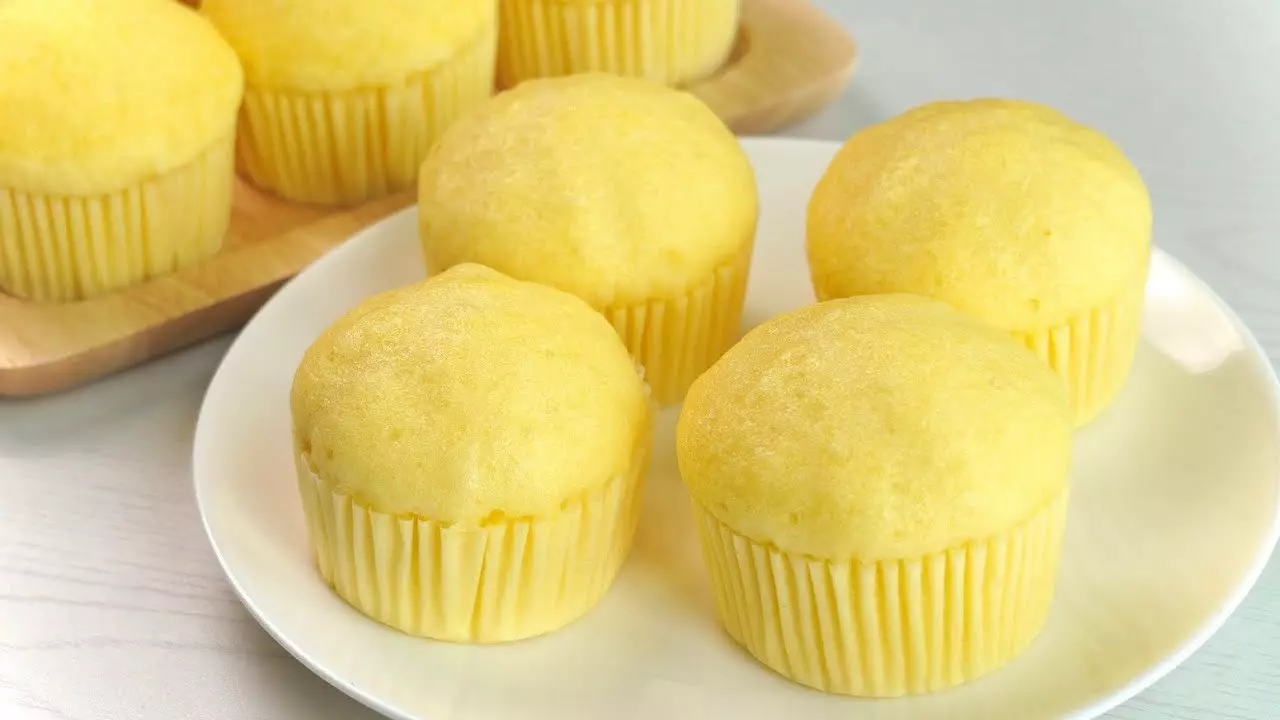 Thumbnail for Banana cupcakes that are so easy to make, without an oven!