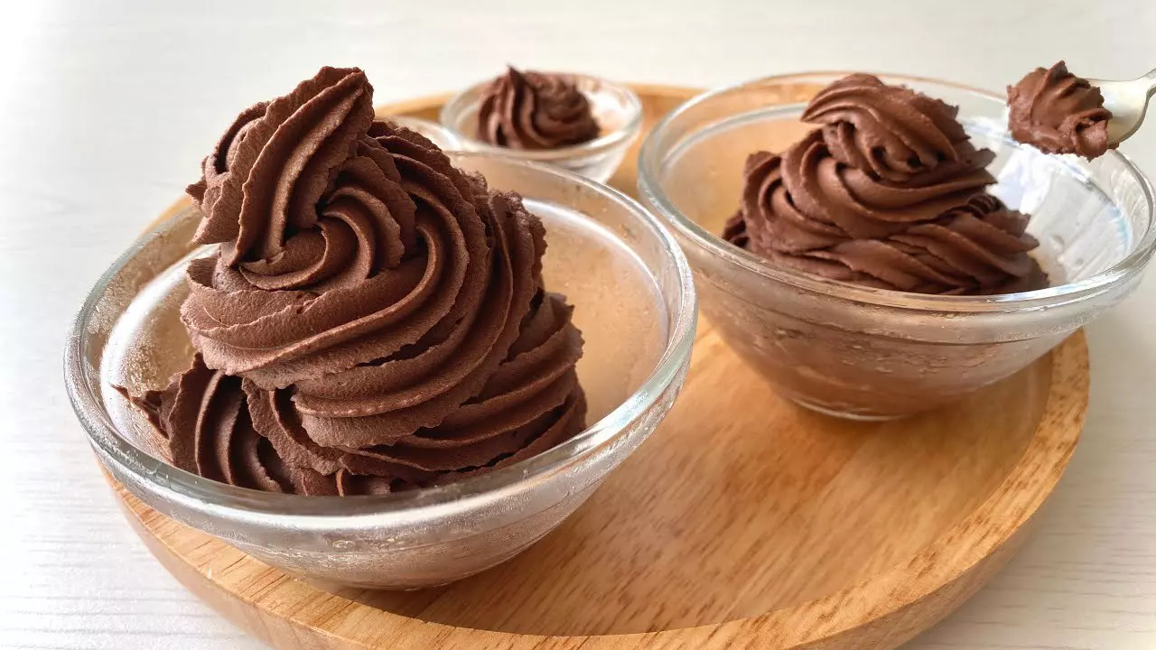 Thumbnail for [재료 3가지] 초코 아이스크림 :: 초간단, 섞기만 하면 완성